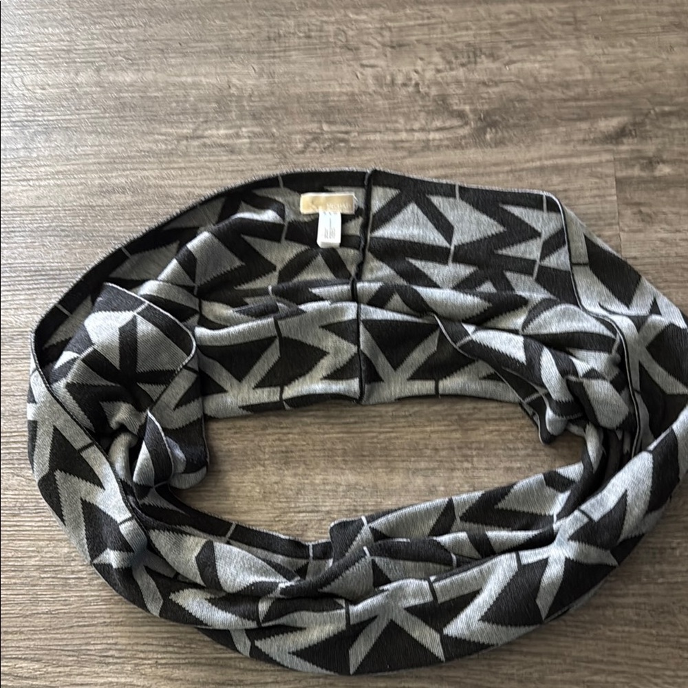 Michael Kors Black and Gray Geometric Infinity Scarf‎